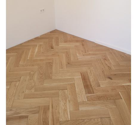 Dub masív herringbone-vzor rybia kosť 15x130x500 olej neutral markant 4V