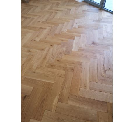 Dub masív herringbone-vzor rybia kosť 15x130x500 prírodny olej Rustik 4V