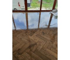 Dub masív herringbone-vzor rybia kosť 15x130x500 hnedý brown olej Rustik kartáč 4V