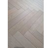 Dubová vrstvená parketa-vzor rybia kosť 11x150x665 standart triedenie, mudlight waxoil, kartáč, 4V hrana