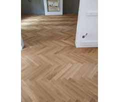 Dubová vrstvená parketa-vzor rybia kosť 11x70x490 avantgard triedenie, prírodný olej, kartáč, 4V hrana