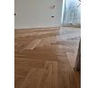 Dubová vrstvená parketa-vzor rybia kosť 11x150x665 standart triedenie, prírodný olej, kartáč, 4V hrana